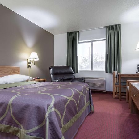 ซูเปอร์ 8 บาย วินด์แฮม ฟองด์ ดู แล็ค Hotel ฟงด์ดูลัค ภายนอก รูปภาพ
