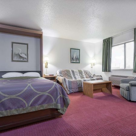 ซูเปอร์ 8 บาย วินด์แฮม ฟองด์ ดู แล็ค Hotel ฟงด์ดูลัค ภายนอก รูปภาพ