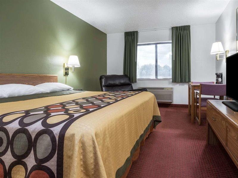 ซูเปอร์ 8 บาย วินด์แฮม ฟองด์ ดู แล็ค Hotel ฟงด์ดูลัค ภายนอก รูปภาพ