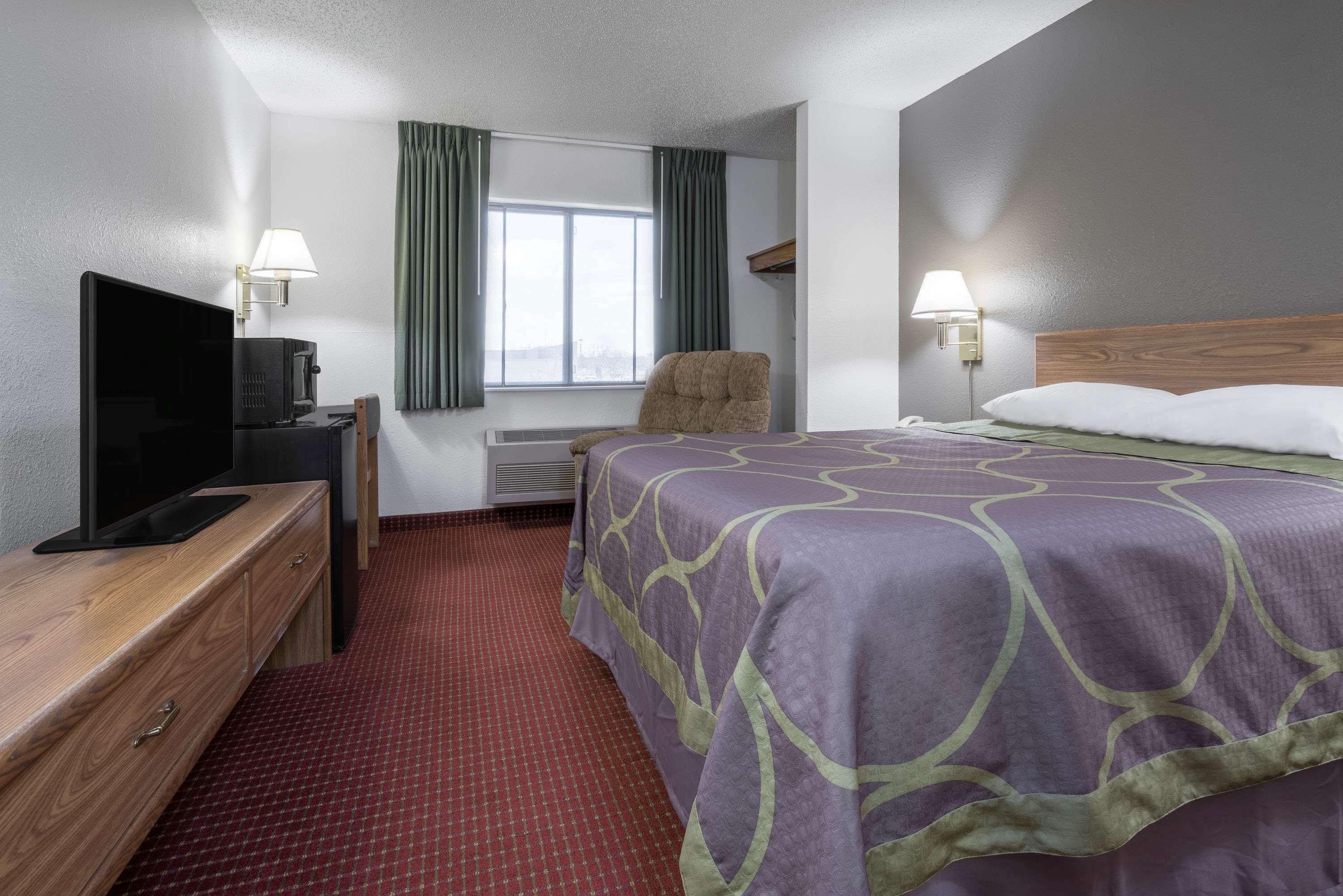 ซูเปอร์ 8 บาย วินด์แฮม ฟองด์ ดู แล็ค Hotel ฟงด์ดูลัค ภายนอก รูปภาพ