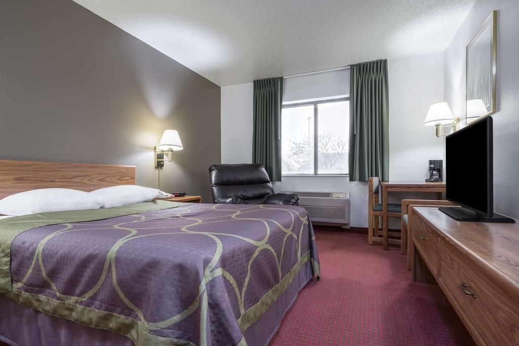 ซูเปอร์ 8 บาย วินด์แฮม ฟองด์ ดู แล็ค Hotel ฟงด์ดูลัค ภายนอก รูปภาพ